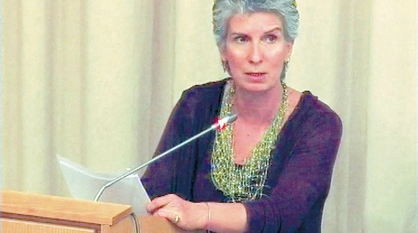 Ανανεώθηκε η θητεία της Συριζαίας που πέταξε την εικόνα της Παναγίας στα σκουπίδια-Κατά τα άλλα μας φταίει ο Αμβρόσιος….